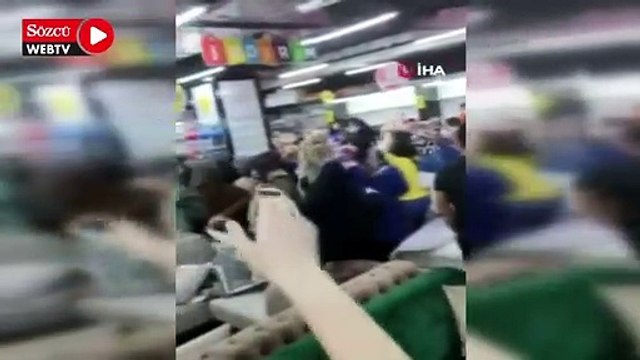 Halılar 50 liradan satışa çıktı, kalabalık koronayı unuttu