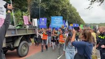 Hollanda'da etkinlik ve eğlence sektörünün tekrar açılması için Kovid-19 önlemleri protesto edildi