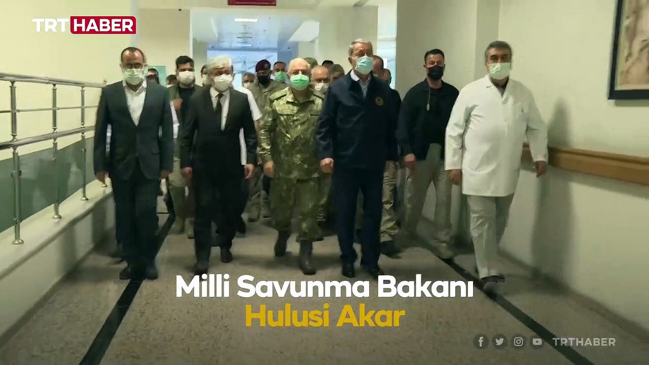 Milli Savunma Bakanı Akar’dan yaralı askerlere ziyaret