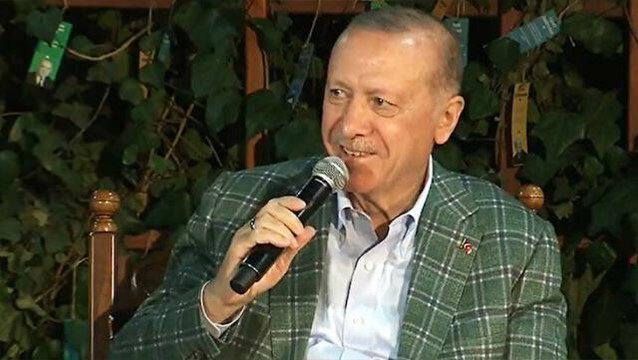 Eşinize şiir yazıyor musunuz? sorusuna Cumhurbaşkanı Erdoğan'dan duygusal yanıt: Şiir gibi bir yaşamımız var