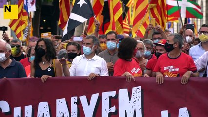 La capçalera de la Diada arriba a l'Estació de França