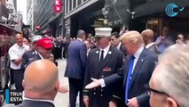 Trump se ausenta de los actos del 11S pero visita a una estación de bomberos de Nueva York