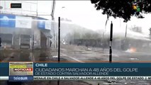Carabineros reprimen multitudinaria marcha en Santiago de Chile