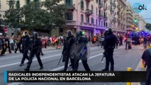 Radicales independentistas atacan la jefatura de la Policía Nacional en Barcelona