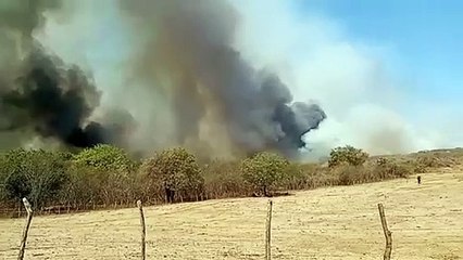 Descargar video: Dois incêndios são registrados em Cajazeiras e aproximação de chamas das residências provoca medo