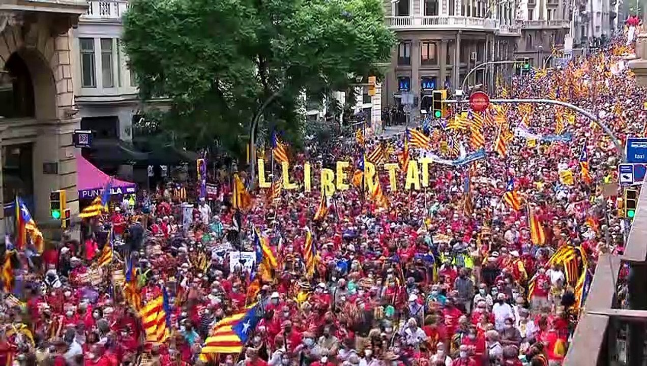 Mehr als 100.000 Katalanen fordern Unabhängigkeit von Spanien