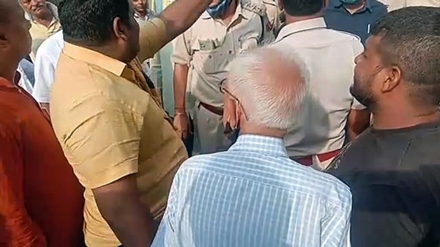 सफाई कर्मियों की हड़ताल ने रोकी पानी निकासी की राह