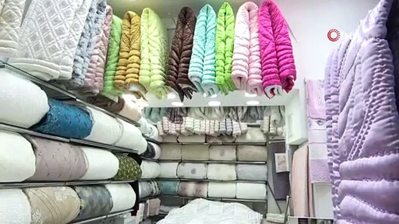 Bir usta günde bir tane örüyor, tanesini bin 500 liradan satıyor