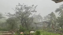 Un fuerte tifón azota Filipinas