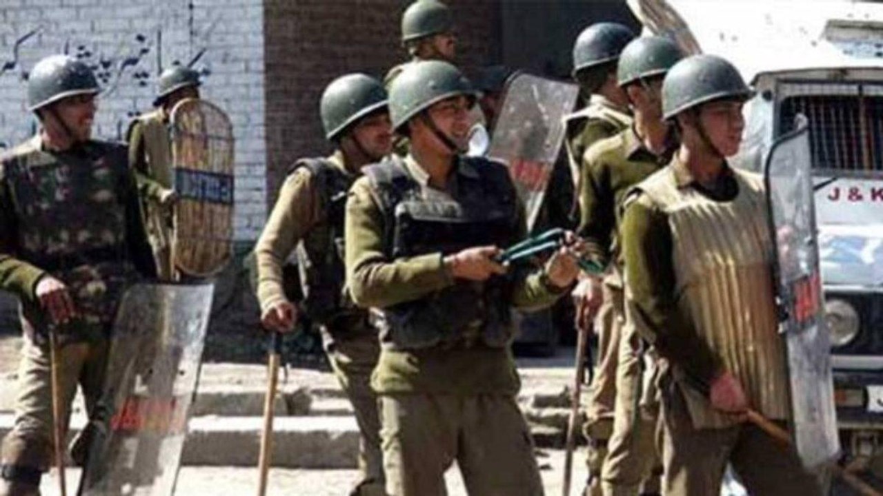 Terrorist attack on police party in Srinagar, inspector shot