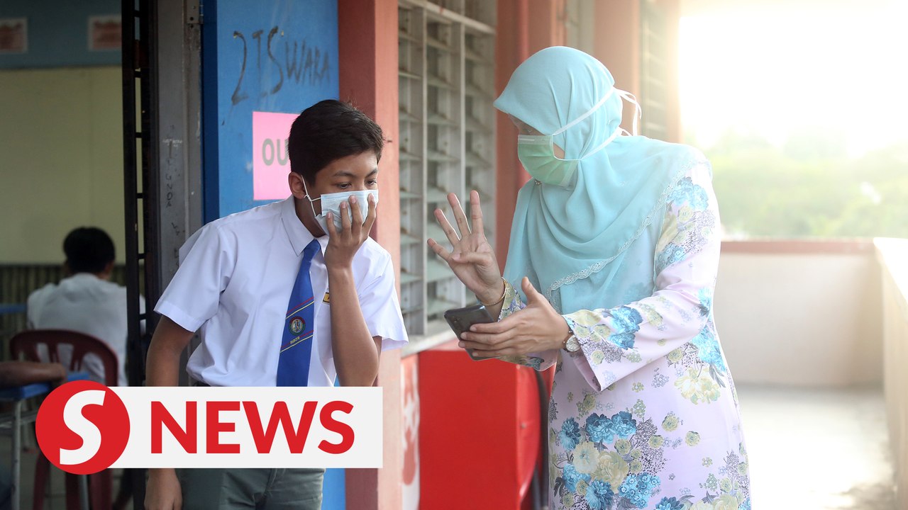 Education Minister: Unvaccinated teachers will...