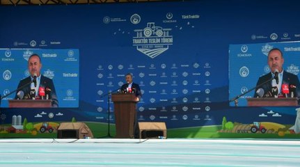 Manavgat'taki orman yangınından zarar gören çiftçiler, yeni traktörlerine kavuştu