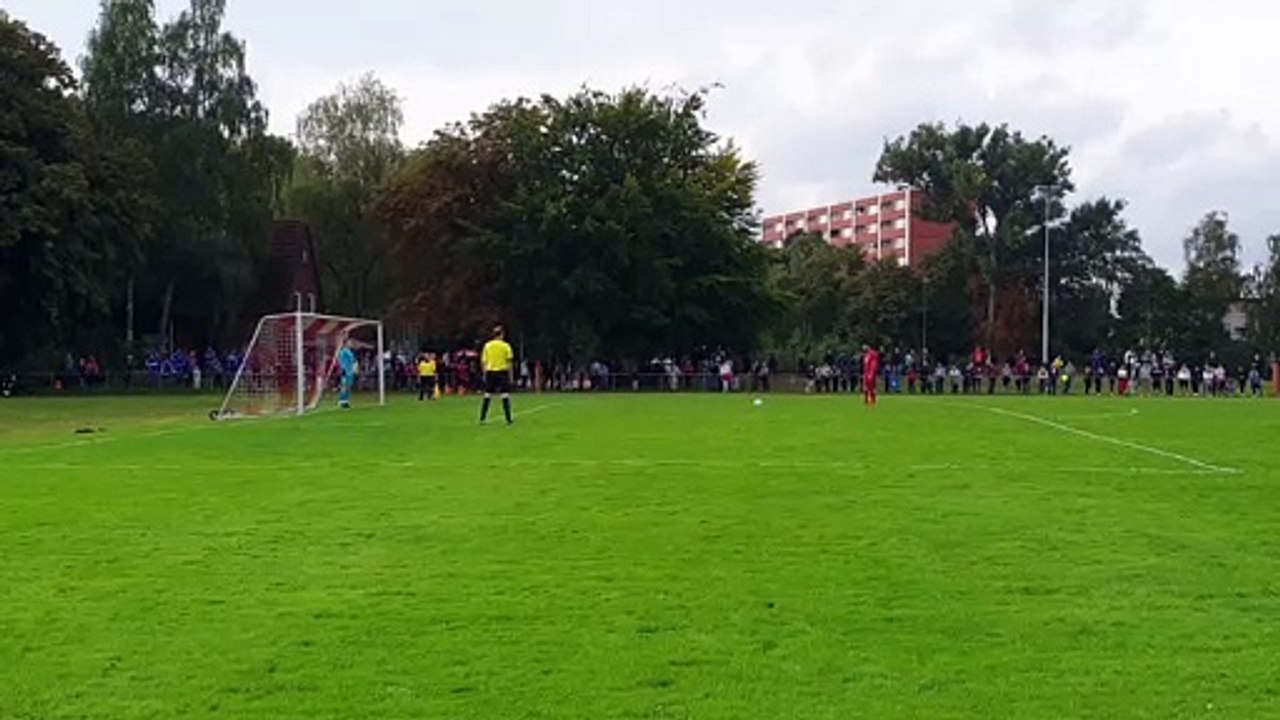 Umut Kocin verwandelt den ersten Elfmeter ganz sicher