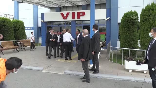 Galatasaray Kulübü Başkanı Burak Elmas, gazetecilere açıklamalarda bulundu