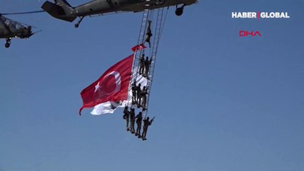 Akrobasi pilotlarından nefes kesen gösteri!