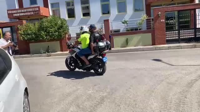 Son dakika haber! Bodrum'da polisler, zihinsel engelli gence doğum günü sürprizi yaptı