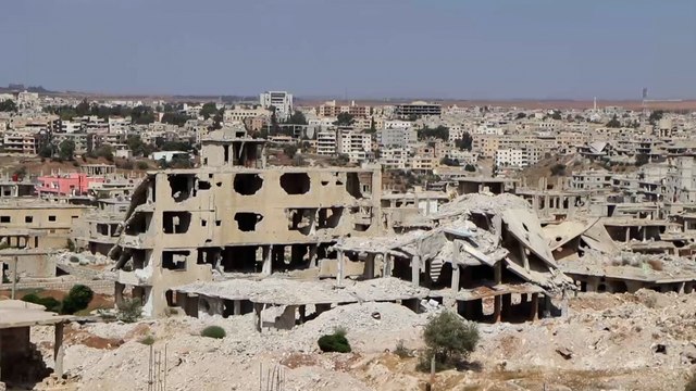 أهالي درعا البلد يعودون إلى ديارهم بعد اتفاق مع النظام برعاية روسية