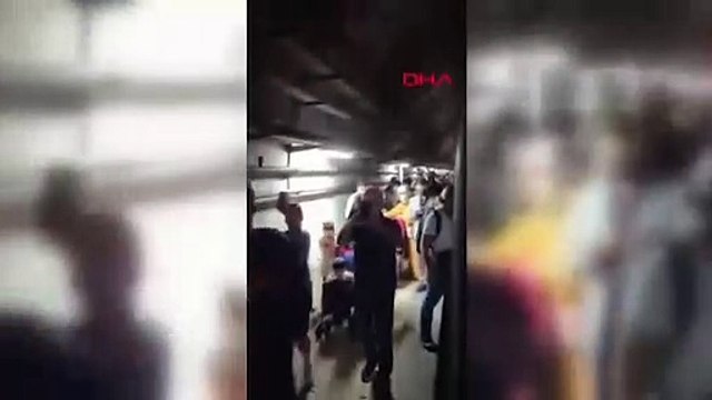 Marmaray’da arıza: Yolcular rayların üzerinde yürüdü