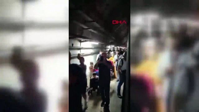 Marmaray arızalandı, yolcular raylardan yürüyerek istasyona ulaştı