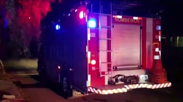 Móveis pegam fogo em residência no Bairro XIV de Novembro e Corpo de Bombeiros é mobilizado para combater as chamas