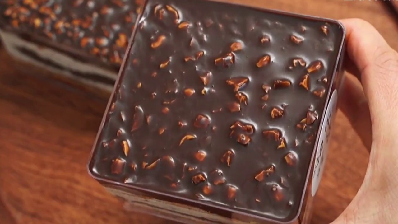 Chocolate Crispy Box Cake.Simple and delicious.