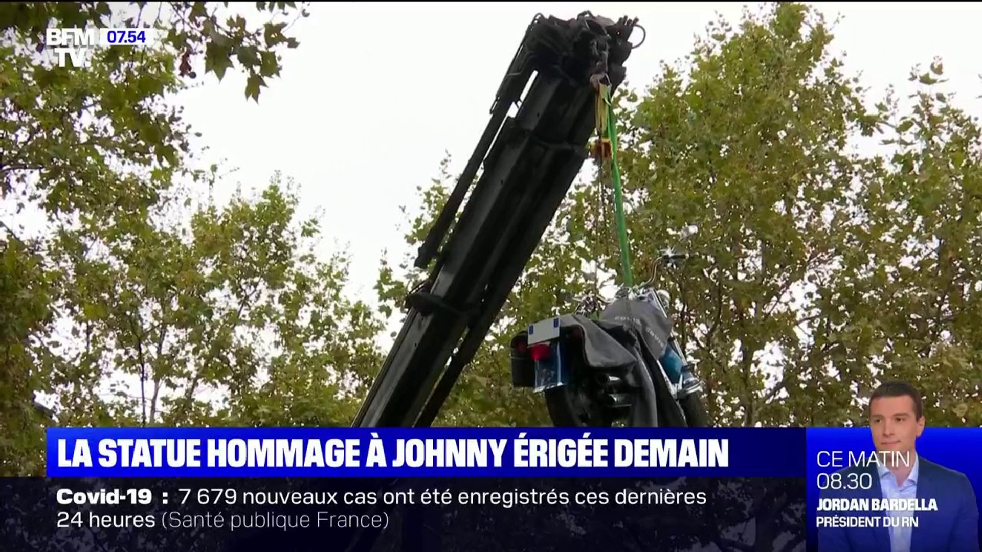 La Statue En Hommage A Johnny Hallyday Les premières images de la statue en hommage à Johnny Hallyday devant  l'AccorHotels Arena - Vidéo Dailymotion
