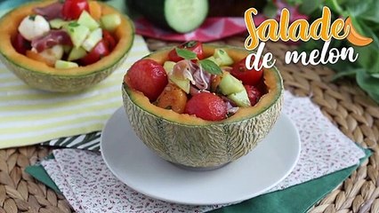 Salade de melon dans un melon