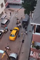 Son dakika haberleri | Esenyurt'ta taksiciyle müşterinin kavgası kamerada