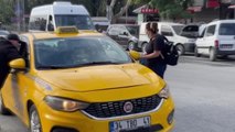Bakırköy'de kısa mesafe nedeniyle müşteri almayan şoför ile yolcu tartıştı