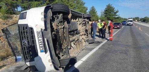 Muğla'da tur otobüsü, öğrenci servisi ile çarpıştı: 1 ölü, 30 yaralı
