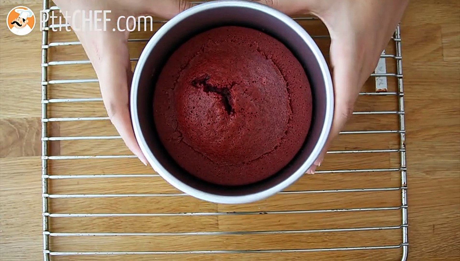 ⁣Red velvet cake