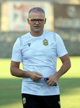 Yeni Malatyaspor Teknik Direktörü İrfan Buz'dan yabancı oyuncu kuralı açıklaması