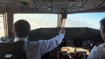 В Кабуле встретили пассажирский самолет