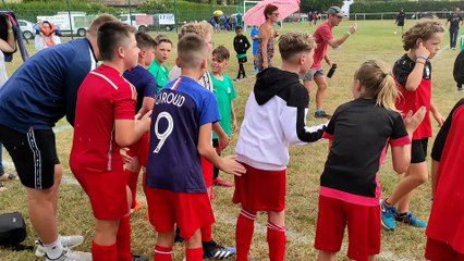 Les U13 derrière leurs copains U11