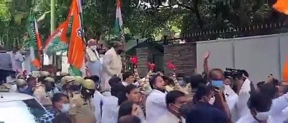 वीडियो: कांग्रेस नेताओं ने बैलगाड़ी में की यात्रा