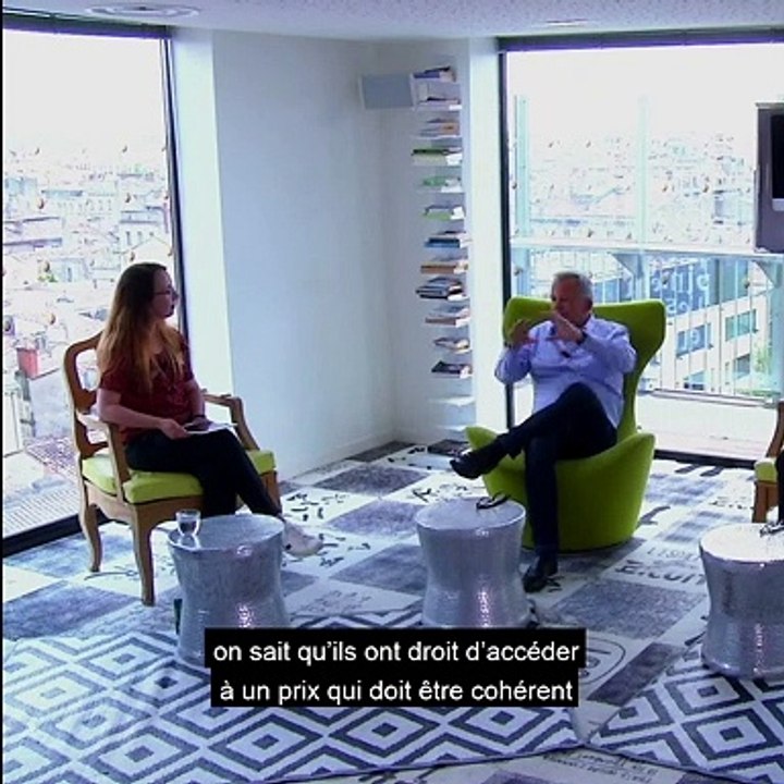 #RienACacher : "Comment se passe la négociation entre un laboratoire et l'UE ou un pays ?"