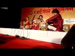 देबोप्रिया आणि सुचिस्मिता भगिनींनी बासरीने मारवा रागाचे छेडले सूर