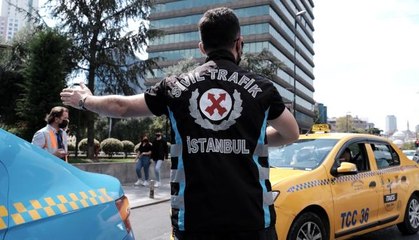 Mecidiyeköy'de Sivil Trafik ekipleri taksi denetimi yaptı