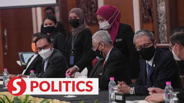Perikatan, Pakatan sign bipartisan MoU in Parliament