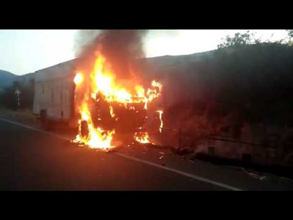 पुणे-सातारा महामार्गावर कात्रजनजीक ट्रक जळून खाक