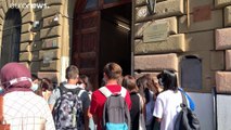 Италия: в школу по пропускам