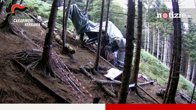 Mottarone, intrusione tra i resti della funivia caduta: denunciati due ventenni