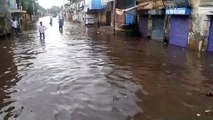 तेज बरसात से घरों व दुकानों में पहुंचा पानी, आगे भी बरसात के आसार