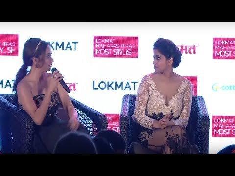 Hot Sai Tamhankar & Stylish Amruta Khanvilkar interviewed by Mahesh Manjrekar