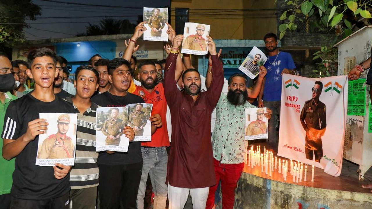 Kupwara in grief and anger over terror attack on SI Arshid