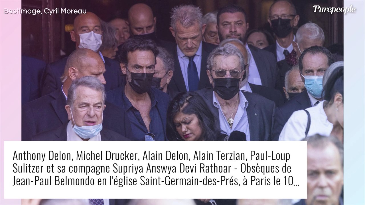 Anouchka Delon radieuse en maillot de bain : la jeune maman se la joue influenceuse