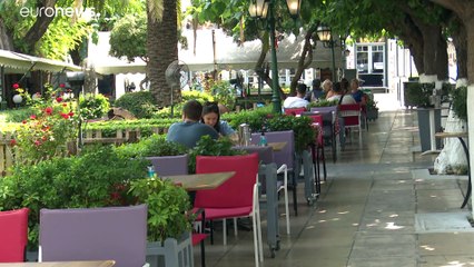 В Греции попасть в ресторан теперь можно только с санитарным паспортом