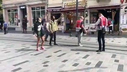 "Geçinemiyoruz" diyen üniversiteliler, ev, yurt ve apartların yüksek fiyatlarla kiraya verilmesini protesto etti