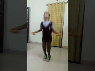 आश्चर्य ! त्याने मारल्या एका मिनिटात 240 दोरीवरच्या उड्या