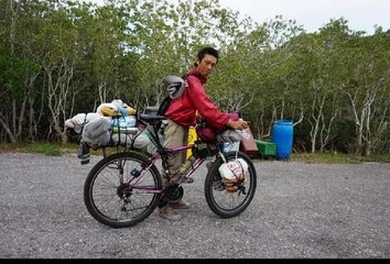 12 YIL ÖNCE BİSİKLETİYLE JAPONYA'DAN DÜNYA TURUNA ÇIKTI, ELAZIĞ'DA BIÇAKLANDI